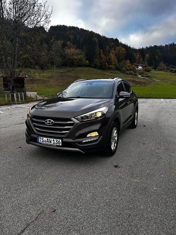 Braun Gebraucht 2016 Hyundai Tucson Intro Edition SUV | 11.000 € (Guter Preis) - Bild 1/4