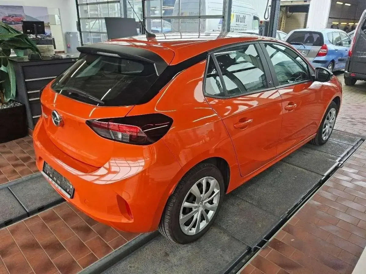 Używany Opel Corsa-e Edition 100 kW (136 KM) 2022 Pomarańczowy Hatchback