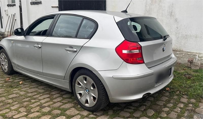 Silber Gebraucht 2010 BMW 116 Kleinwagen | 2.750 € (Guter Preis) - Bild 1/4