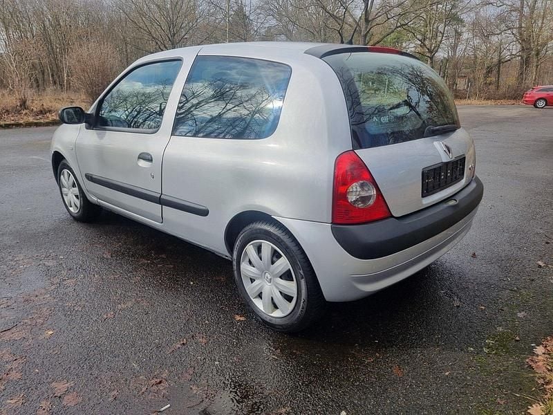 Gebraucht Renault Clio II Campus 58 PS (42 kW) 2007 Silber Kleinwagen