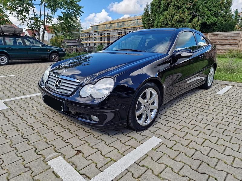 Gebraucht Mercedes C180 143 PS (105 kW) 2002 Schwarz Coupé
