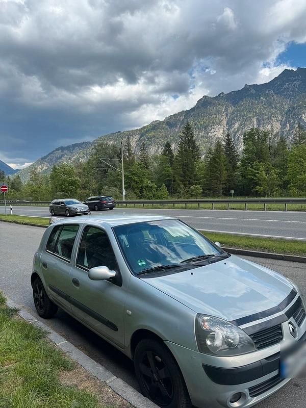 Gebraucht Renault Clio II 75 PS (55 kW) 2007 Silber Limousine