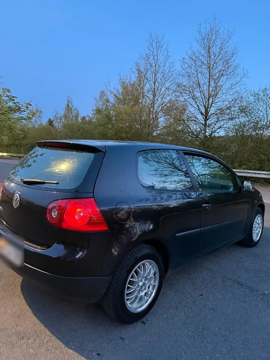 Gebraucht VW Golf V 75 PS (55 kW) 2005 Schwarz Kleinwagen