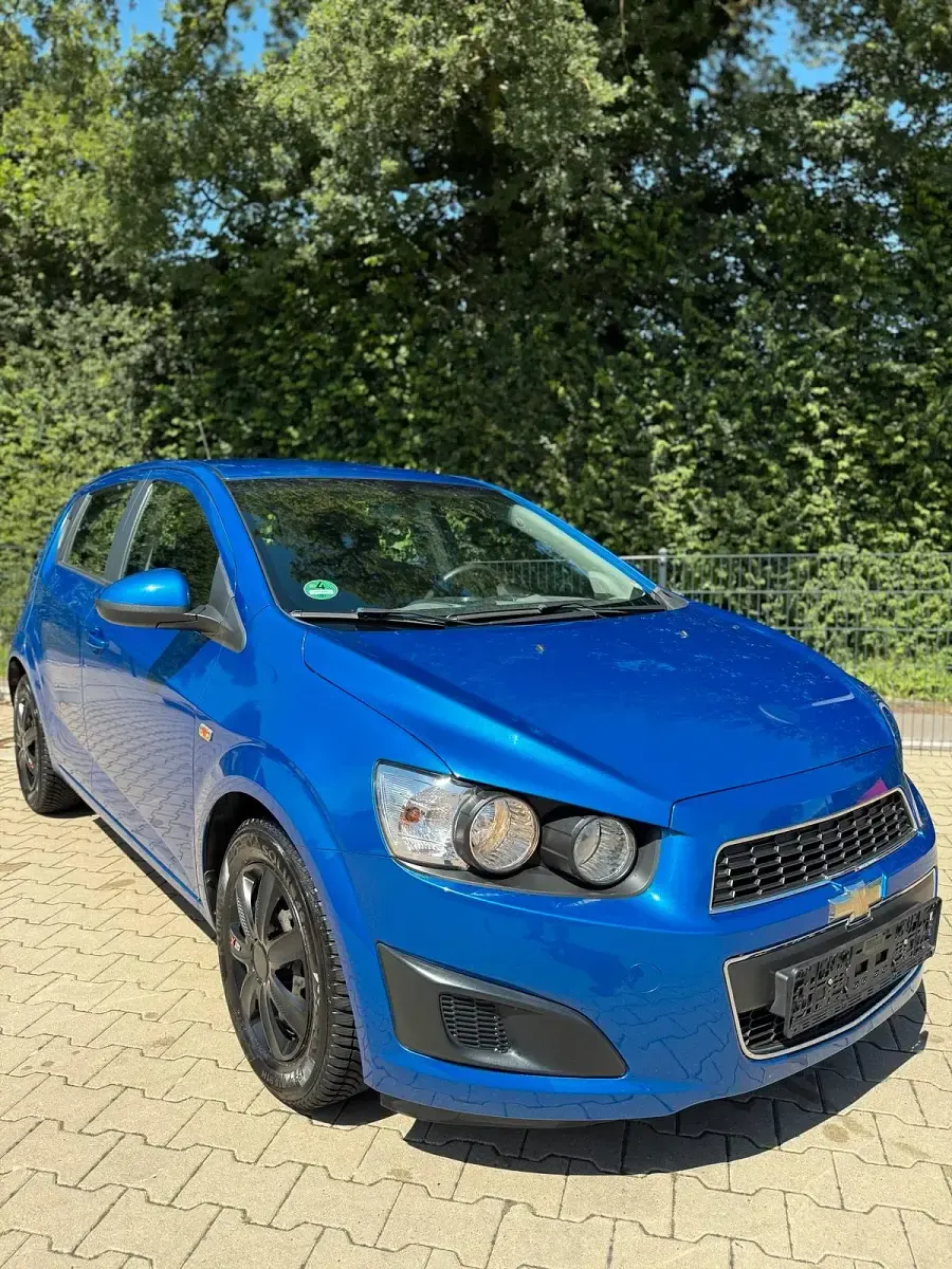 Gebraucht Chevrolet Aveo 85 PS (62 kW) 2012 Blau Kleinwagen