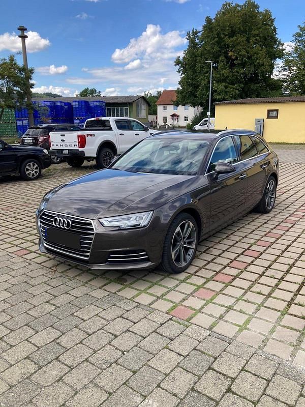 Braun Gebraucht 2018 Audi A4 Design Kombi | 18.990 € (Fairer Preis) - Bild 1/4
