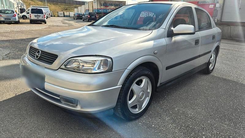 Gebraucht Opel Astra 101 PS (74 kW) 2000 Silber Limousine