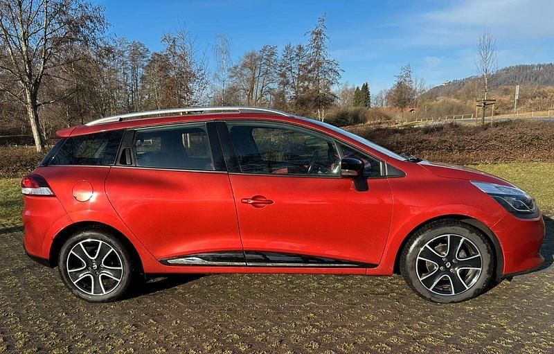 Gebraucht Renault Clio IV Luxe 90 PS (66 kW) 2013 Rot Kleinwagen