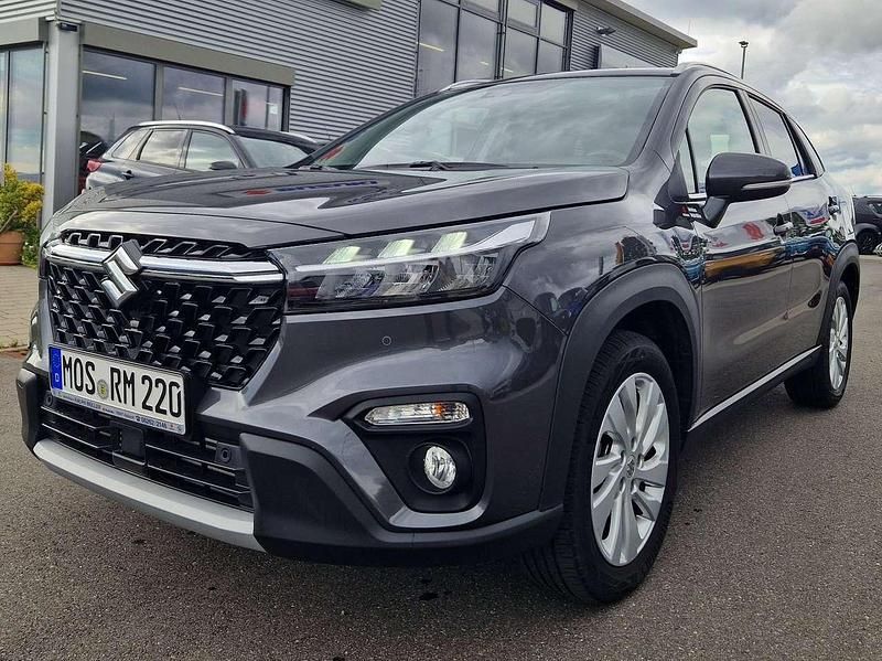 Titan dark gray Gebraucht 2023 Suzuki SX4 S-Cross Comfort SUV | 22.990 € (Guter Preis) - Bild 1/4