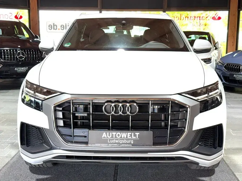 Używany Audi Q8 S-Line 286 KM (210 kW) 2019 Biały SUV