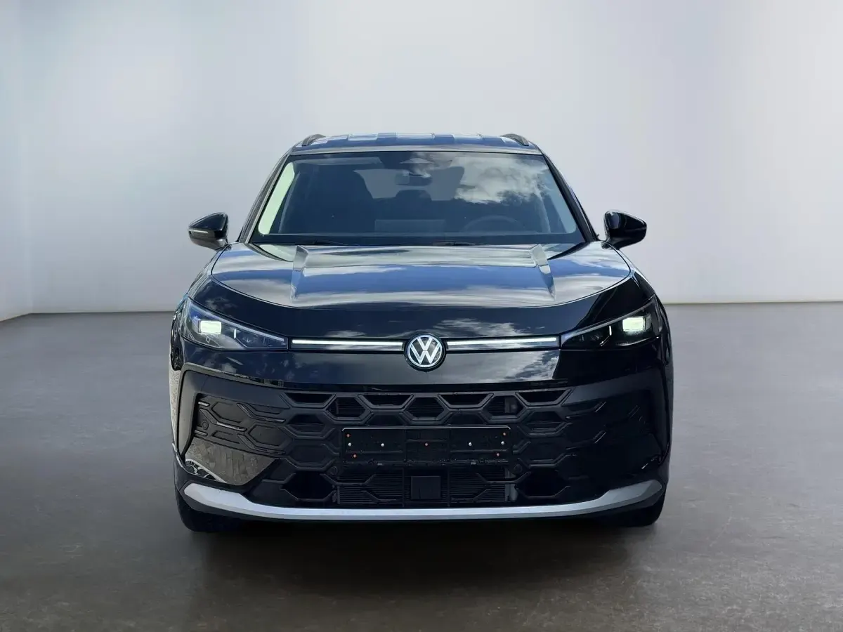 Neu VW T-Roc Pro 150 PS (110 kW) 2026 Grenadillschwarz metallic SUV
