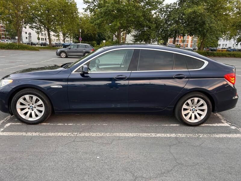 Blau Gebraucht 2013 BMW 520 Limousine | 12.900 € (Fairer Preis) - Bild 1/4