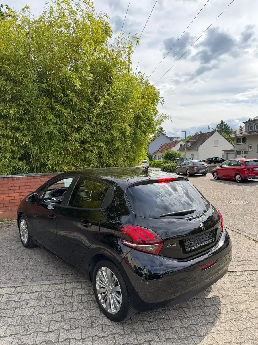 Gebraucht Peugeot 208 Style 82 PS (60 kW) 2017 Schwarz Kleinwagen
