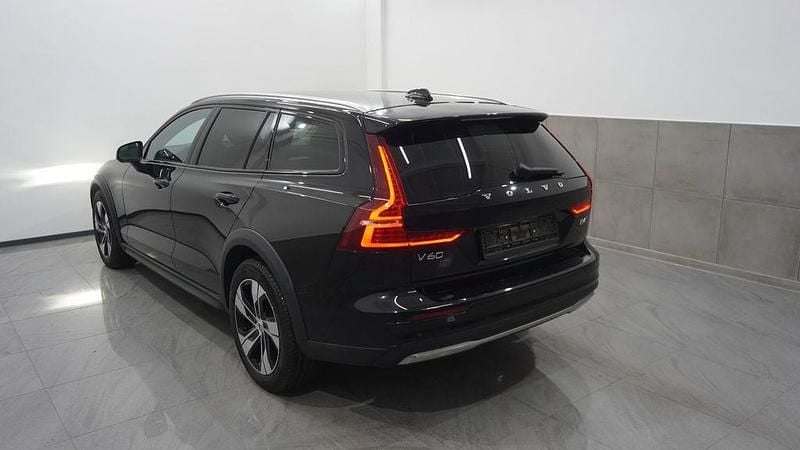 Gebraucht Volvo V60 CC Plus 197 PS (144 kW) 2023 Schwarz Kombi