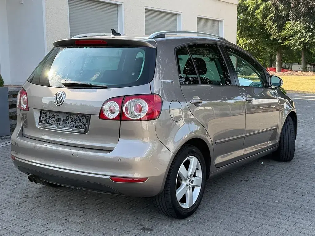 Gebraucht VW Golf Plus Team 122 PS (89 kW) 2011 Braun Van / Kleinbus