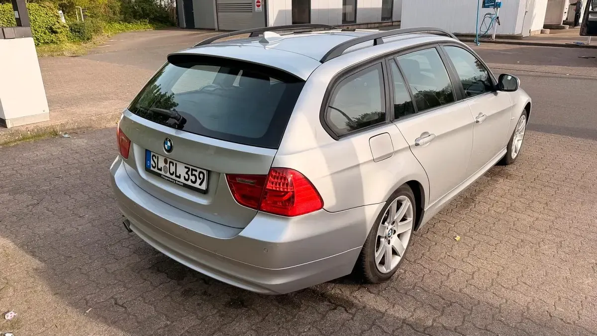 Gebraucht BMW 320 177 PS (130 kW) 2009 Silber Kombi