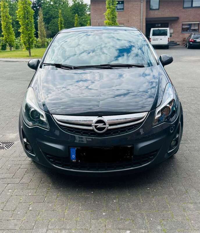 Grau Gebraucht 2014 Opel Corsa Limousine | 4.300 € (Fairer Preis) - Bild 1/4