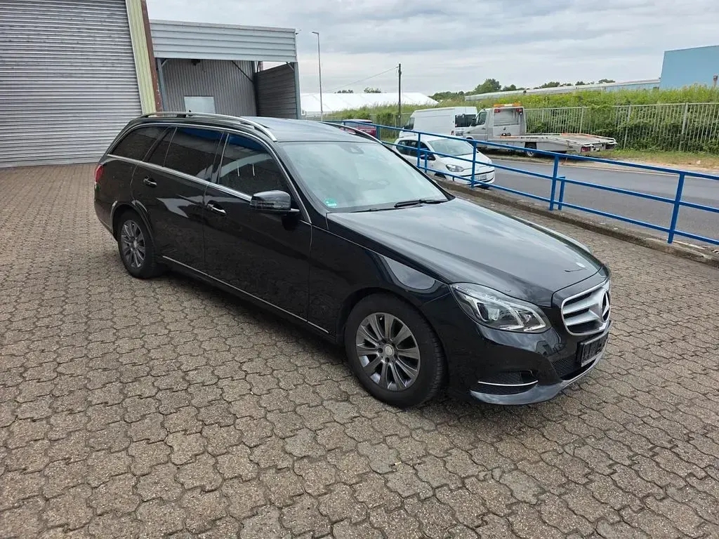 Gebraucht Mercedes E300 231 PS (169 kW) 2016 Schwarz Kombi