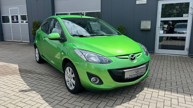 Grün Gebraucht 2011 Mazda 2 Active Limousine | 4.490 € (Fairer Preis) - Bild 1/4