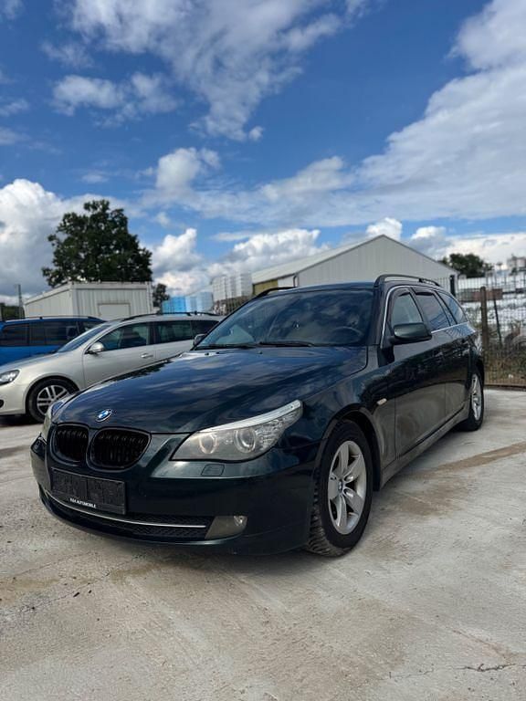Grün Gebraucht 2008 BMW 520 Kombi | 4.699 € (Guter Preis) - Bild 1/4