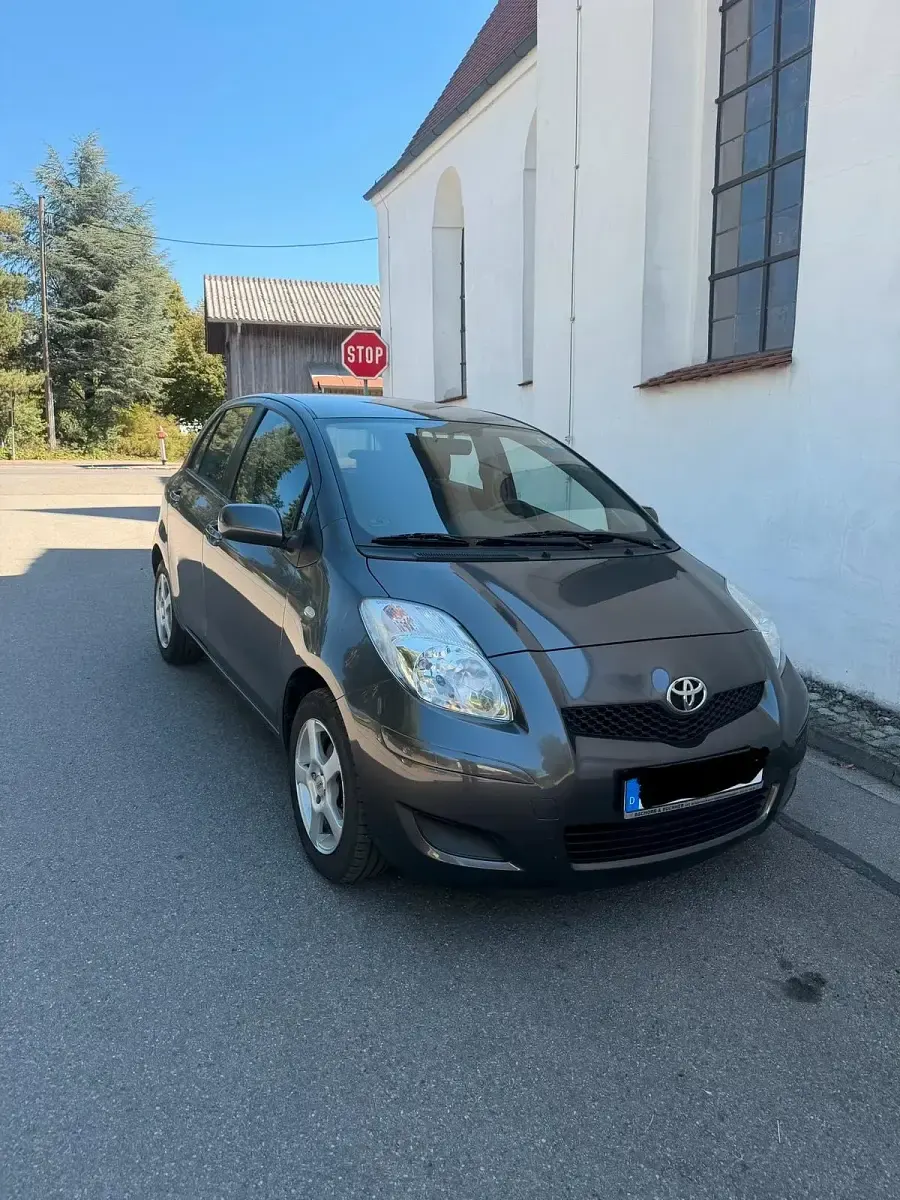 Gebraucht Toyota Yaris 101 PS (74 kW) 2009 Grau Kleinwagen