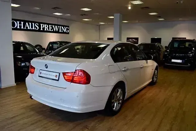 Gebraucht BMW 318 Comfort Edition 143 PS (105 kW) 2011 Weiß Limousine