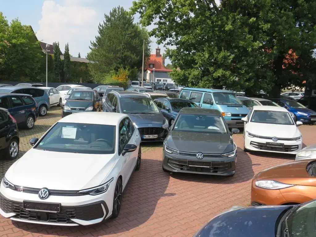 Neu VW Golf VIII 116 PS (85 kW) 2026 Grau Limousine