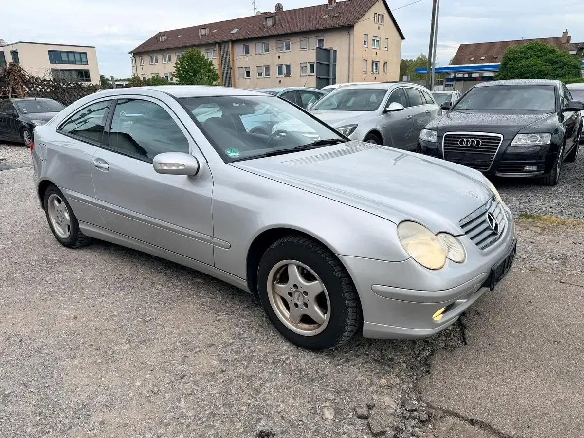 Gebraucht Mercedes C180 143 PS (105 kW) 2004 Silber Coupé