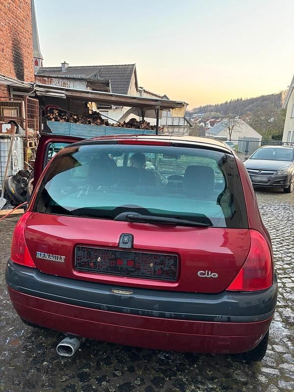 Gebraucht Renault Clio II 75 PS (55 kW) 1999 Rot Kleinwagen