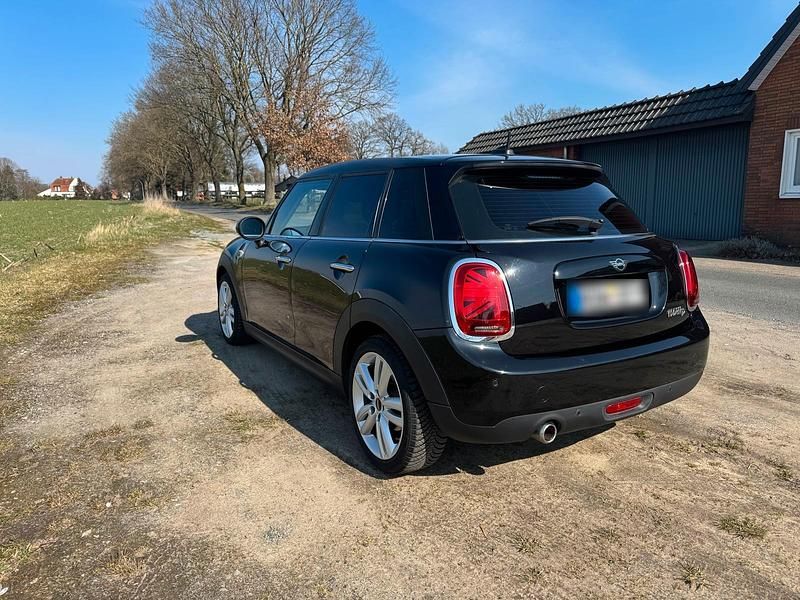 Gebraucht Mini Cooper D 116 PS (85 kW) 2018 Schwarz Kleinwagen