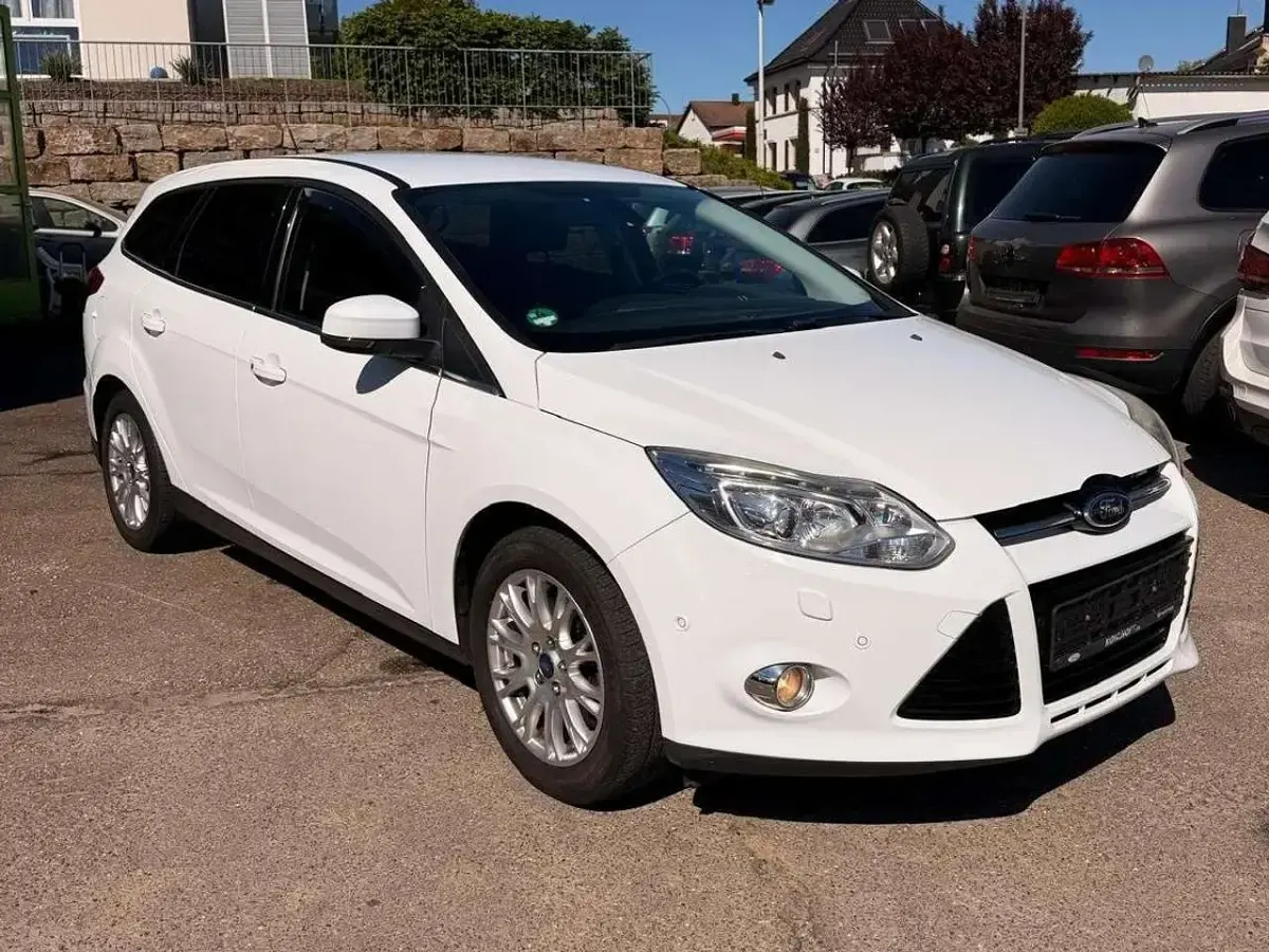 Używany Ford Focus Titanium 150 KM (110 kW) 2012 Biały Kombi