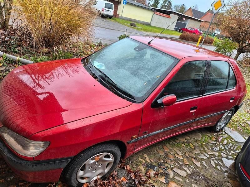 Gebraucht Peugeot 306 89 PS (65 kW) 1998 Rot Kleinwagen