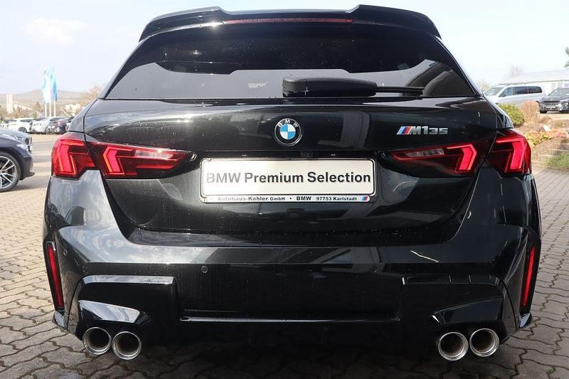 Gebraucht BMW M135 Performance 300 PS (220 kW) 2025 Saphirschwarz Kleinwagen