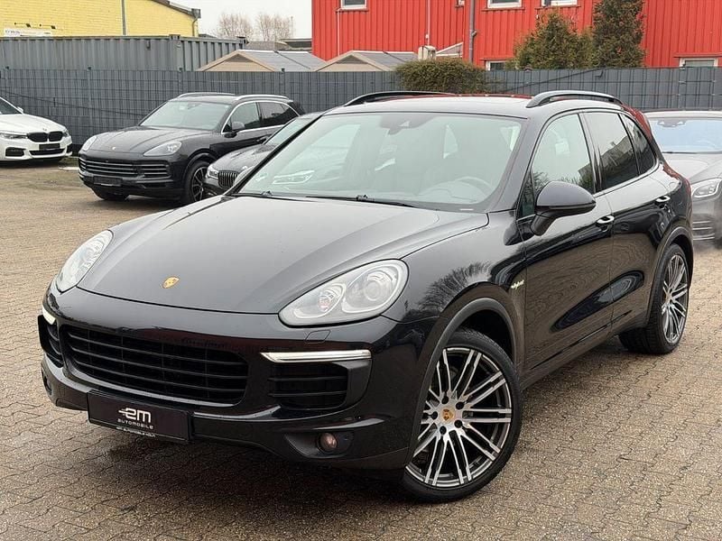 Tiefschwarzmetallic Gebraucht 2015 Porsche Cayenne S E-Hybrid SUV | 29.990 € - Bild 1/4