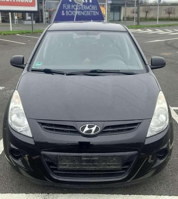 Gebraucht Hyundai i20 Style 101 PS (74 kW) 2012 Schwarz Kleinwagen