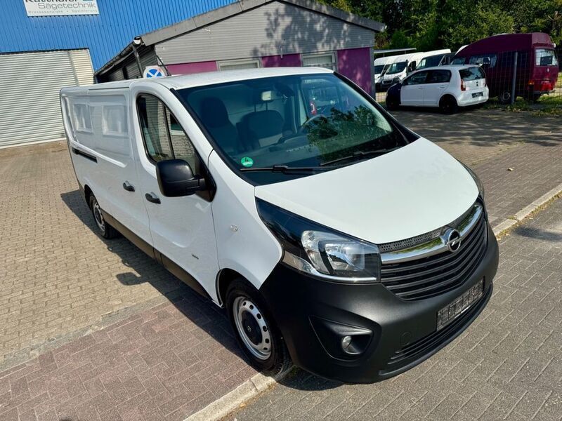 Weiß Gebraucht 2016 Opel Vivaro Van | 5.499 € (Guter Preis) - Bild 1/4