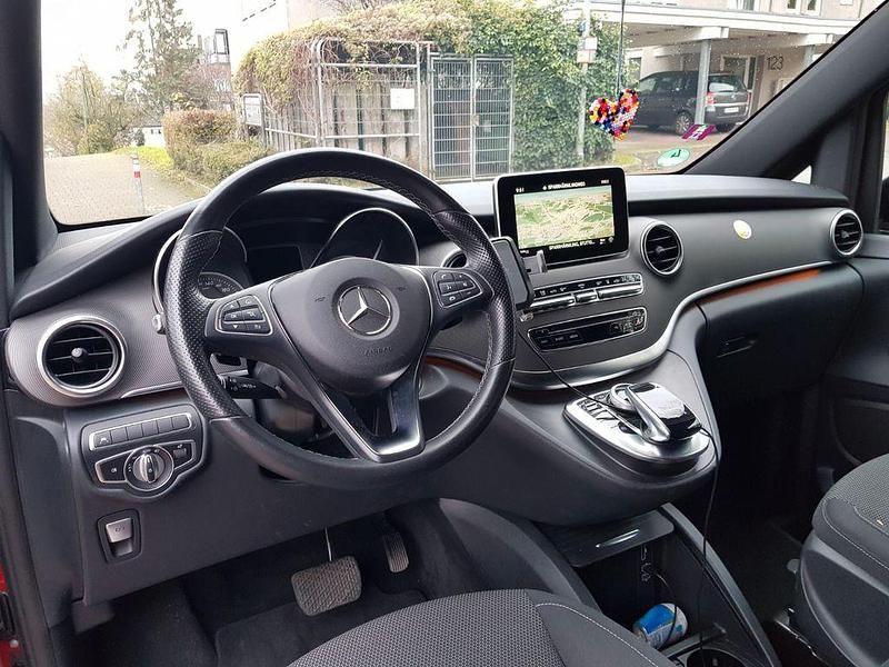 Gebraucht Mercedes V250 190 PS (139 kW) 2019 Rot Van / Kleinbus