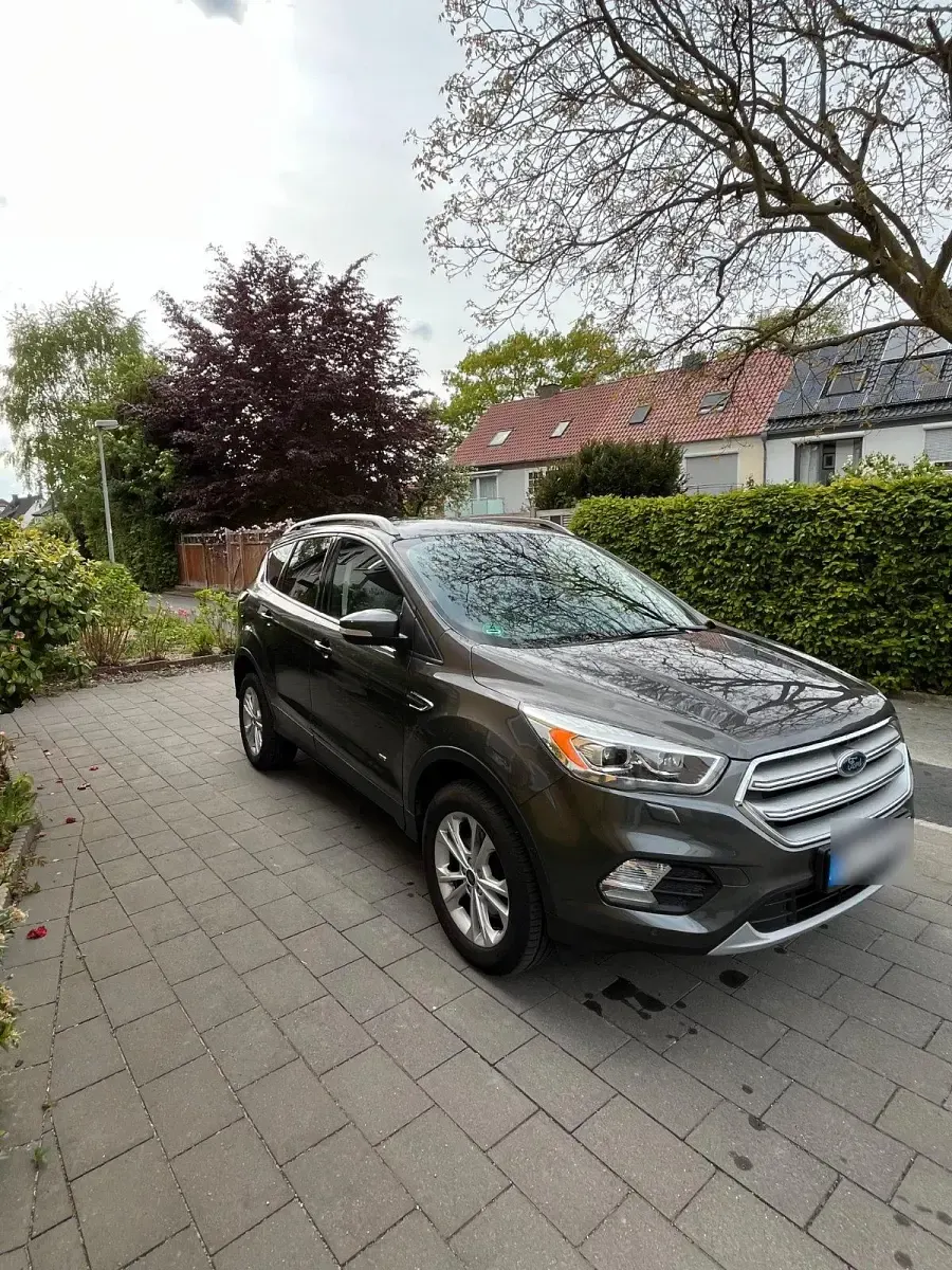 Second-hand Ford Kuga 150 CP (110 kW) 2016 Gri SUV