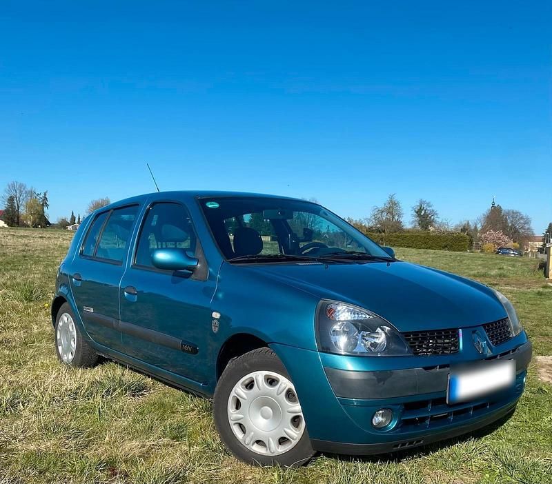 Second-hand Renault Clio II 75 CP (55 kW) 2003 Andere farben Hatchback