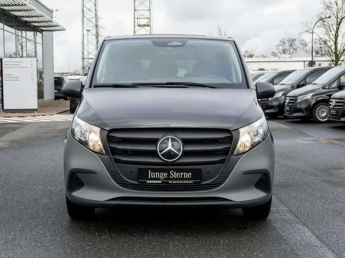 Gebraucht Mercedes Vito 163 PS (119 kW) 2025 Graphitgrau metallic Van