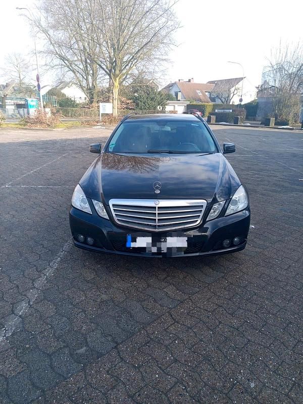 Gebraucht Mercedes E220 170 PS (125 kW) 2010 Schwarz Kombi