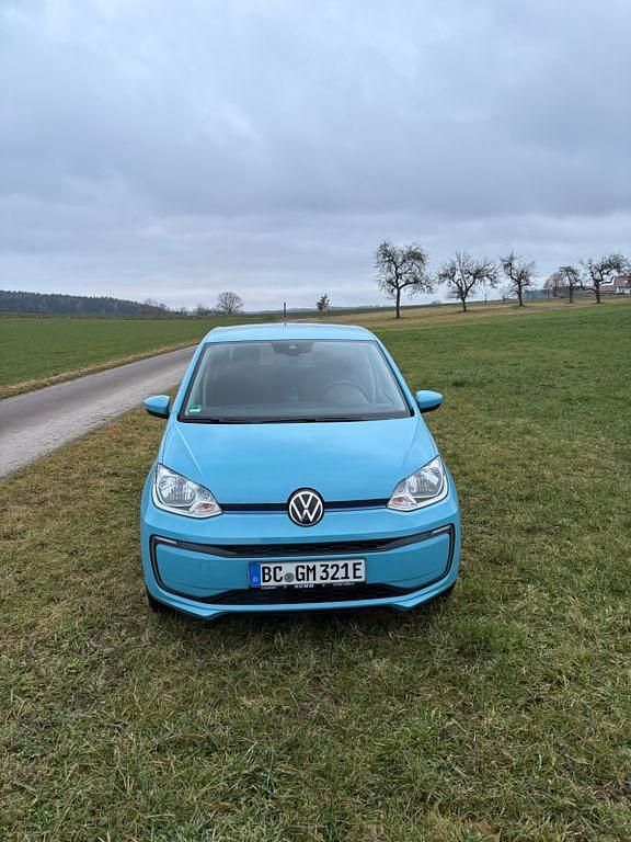 Blau Gebraucht 2021 VW e-up! United Kleinwagen | 12.600 € (Superpreis) - Bild 1/4