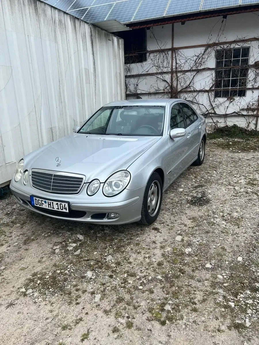 Gebraucht Mercedes E220 Classic 150 PS (110 kW) 2005 Silber Limousine