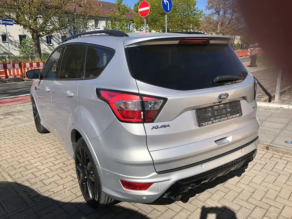 Gebraucht Ford Kuga ST-Line 182 PS (133 kW) 2018 Silber SUV