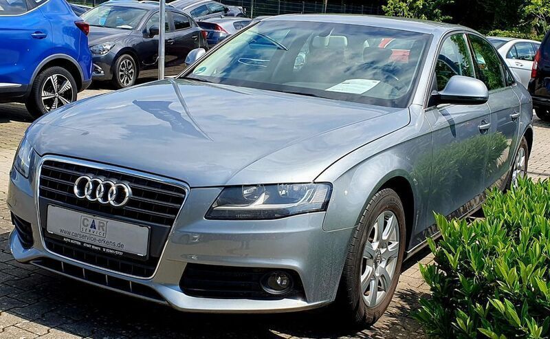 Grau Gebraucht 2009 Audi A4 Ambiente Limousine | 10.910 € (Fairer Preis) - Bild 1/4