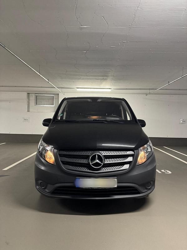 Schwarz Gebraucht 2017 Mercedes Vito Van / Kleinbus | 12.000 € (Superpreis) - Bild 1/4