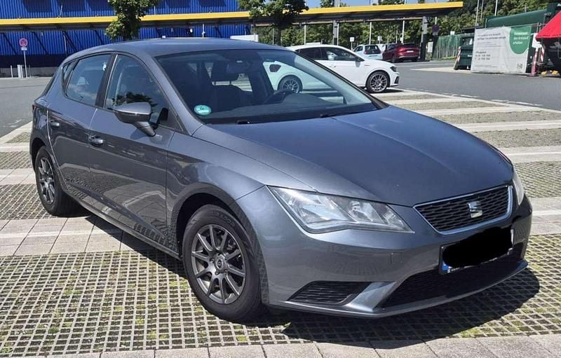 Grau Gebraucht 2015 Seat Leon Reference Kleinwagen | 8.290 € (Fairer Preis) - Bild 1/4