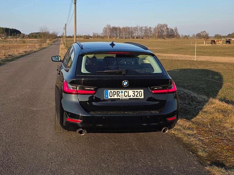 Gebraucht BMW 320 Advantage 184 PS (135 kW) 2021 Schwarz Kombi