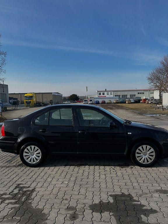 Gebraucht VW Bora Edition 75 PS (55 kW) 2000 Schwarz Limousine