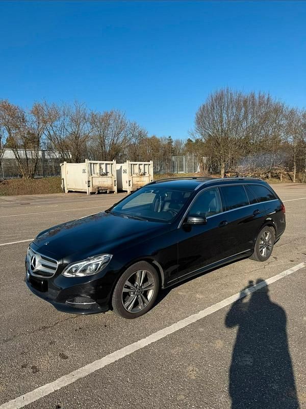 Gebraucht Mercedes E220 170 PS (125 kW) 2015 Schwarz Kombi