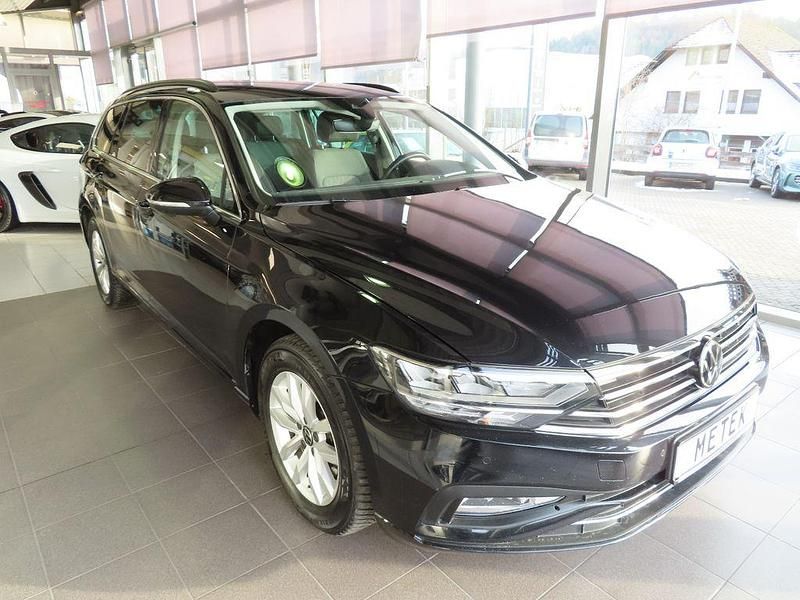 Gebraucht VW Passat Business 150 PS (110 kW) 2023 Schwarz Kombi